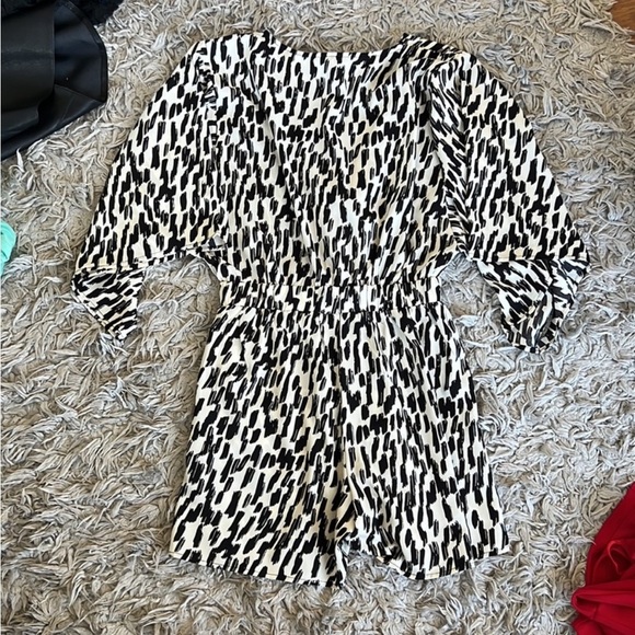 FLAWLESS “Scratch That” Chic Black and White Print Romper - Picture 4 of 7